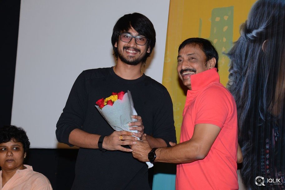 Pelli-Chupulu-Movie-Abhinandhana-Sabha